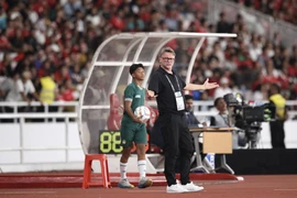 HLV Troussier lần đầu tiên nói về bóng đá Việt Nam khi trở về Pháp