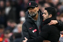'HLV Arteta ích kỷ hơn Klopp'