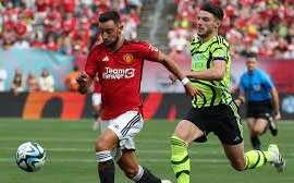 Arsenal đua vô địch và thử thách ở 'nghĩa địa' Old Trafford