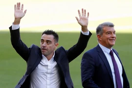 Barca sa thải HLV gây sốc và trận cuối của Xavi 