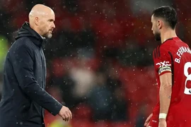 HLV Ten Hag và đội trưởng Bruno rời khỏi Man United cùng lúc