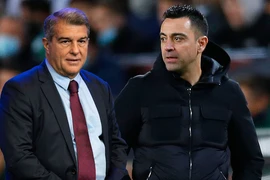 HLV Xavi Hernandez ngậm ngùi ra đi và niềm tin bị đánh cắp của Barca