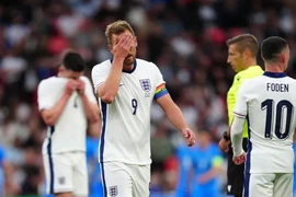 Tuyển Anh bị la ó trong trận thua sốc tại Wembley 
