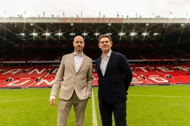 Sợ mất 10 triệu bảng, Man United chính thức giữ lại HLV Erik ten Hag