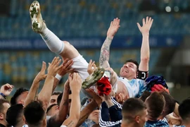 Sau Ronaldo ở sân chơi Euro, Messi phá kỷ lục của chính mình 