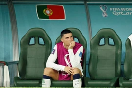 Vì sao HLV Martinez không dám cho Ronaldo ngồi dự bị?