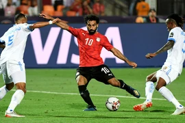 Salah từ chối khoác áo Ai Cập, Man United mua thần đồng Slovakia