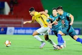 Nảy lửa cuộc đua vô địch và chống rớt hạng