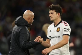 Bị HLV Ten Hag đẩy ra đường, Man United bán trung vệ Maguire với giá rẻ