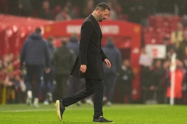 Man United tàn nhẫn sa thải Ruud van Nistelrooy