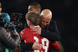 HLV Arne Slot tiết lộ bí mật trong phòng thay đồ giúp Liverpool thắng kỳ diệu PSG