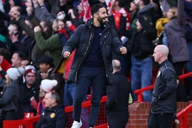 Cổ động viên Manchester United gay gắt phản ứng CLB