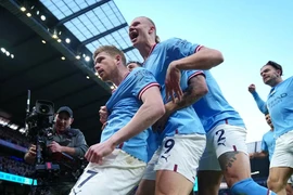 Lộ diện những cầu thủ và HLV nhận lương cao nhất Premier League
