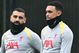 Liverpool giữ chân Salah bằng hợp đồng 'khủng', Arnold gây sốc