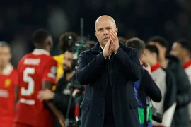 HLV Arne Slot bào chữa cho chức vô địch của Liverpool