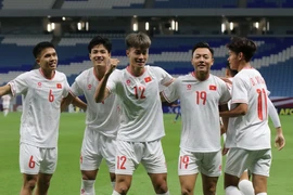 HLV Kim Sang-sik loại 8 cầu thủ