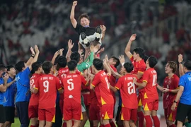 2 chiếc cúp của HLV Kim Sang-sik