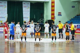 Xúc động phút mặc niệm trọng tài Trần Đình Thịnh ở cúp quốc gia