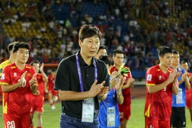 HLV Kim Sang-sik ‘chơi chiêu’ với học trò và niềm tin Park Hang-seo