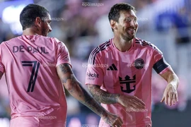 Hai bàn thắng ma thuật mới nhất của siêu sao Messi