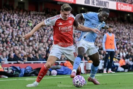 Arsenal gây tranh cãi dữ dội với "sát thủ" Viktor Gyokeres