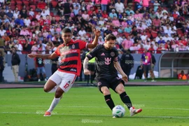 Siêu sao Messi lại rực sáng với hat trick và kiến tạo