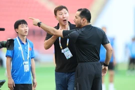 HLV Park Hang-seo chưa từng làm điều mà đàn em Kim Sang-sik đã làm