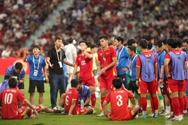 Lý do HLV Kim Sang-sik chưa tái ký hợp đồng với VFF