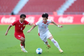 Thùy Trang và Đình Bắc vượt trội ở giải thưởng Quả bóng vàng