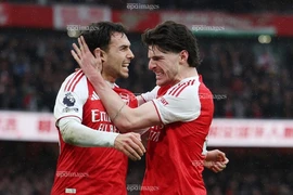 Vô địch Ngoại hạng Anh trong tầm tay Arsenal