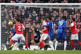 Arsenal ám ảnh Premier League bằng đá phạt góc