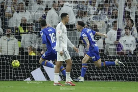 Cú sốc tại Bernabeu: Real Madrid gục ngã, Barca bứt đi