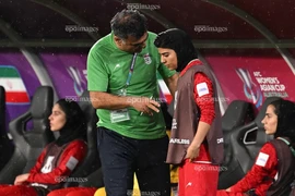 Bi kịch nữ tuyển thủ Iran bật khóc, từ chối lên máy bay để xin tị nạn Úc