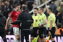 HLV Carrick nổi giận ở trận hòa đau đớn của Man United 