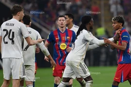 Real Madrid không chịu cúi đầu trong ngày Barca đăng quang
