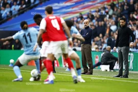 Arsenal đánh sập giấc mơ lật đổ của Man City