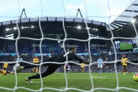 Premier League chính thức tiễn một đội xuống hạng, Tottenham run bần bật