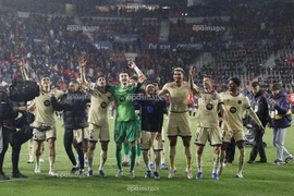 Real Madrid sảy chân, Barcelona lập tức lên ngôi La Liga