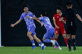 Thua ngược Hàn Quốc đau đớn, U-17 Việt Nam chờ cơ hội cuối