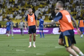 Sai lầm của người gác đền khiến Ronaldo chết lặng trên ghế dự bị