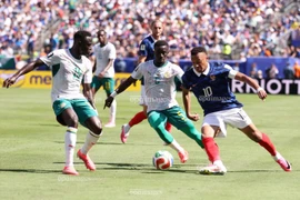 Mbappe và Haaland ‘ngửi khói’ Messi