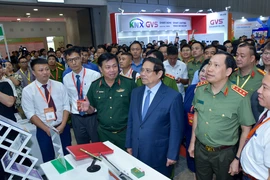 Thủ tướng Phạm Minh Chính tham quan triển lãm quốc tế về kỹ thuật và phương tiện PCCC