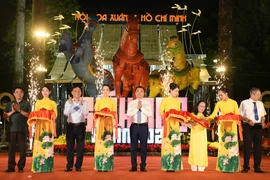 Hội hoa xuân khai mạc rực rỡ: Điểm hẹn Tết không thể bỏ qua giữa lòng thành phố