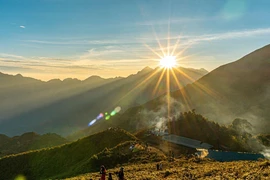 Lên ‘nóc nhà’ Yên Bái để cưỡi gió - săn mây