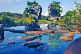 Hồ vô cực Đà Lạt: Điểm check-in khiến mọi lứa tuổi mê mẩn