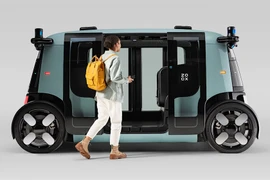 Ô tô robottaxi điện tự động chạy vận tốc 56 km/h