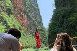 Tàu tham quan hồ thủy điện Nho Quế tạm ngưng hoạt động 