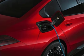 BMW sẽ trả tiền sạc xe điện cho chủ sở hữu trong giờ thấp điểm
