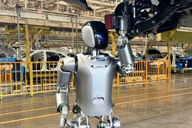 Triển khai robot hình người cho dây chuyền lắp ráp xe với công nghệ AI