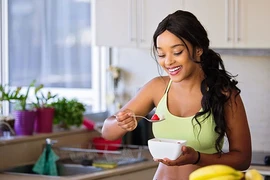 10 lời khuyên về chế độ ăn uống giúp bạn có chuyến du lịch cuối hè khỏe mạnh